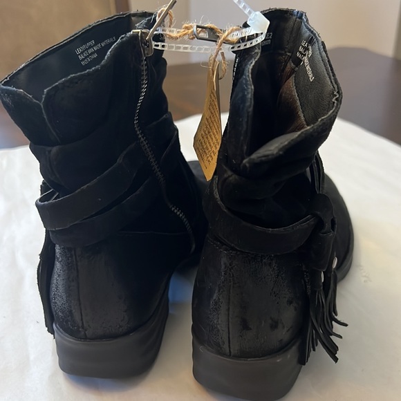 Born Kenya Bootie In Black Distressed - Picture 7 of 14